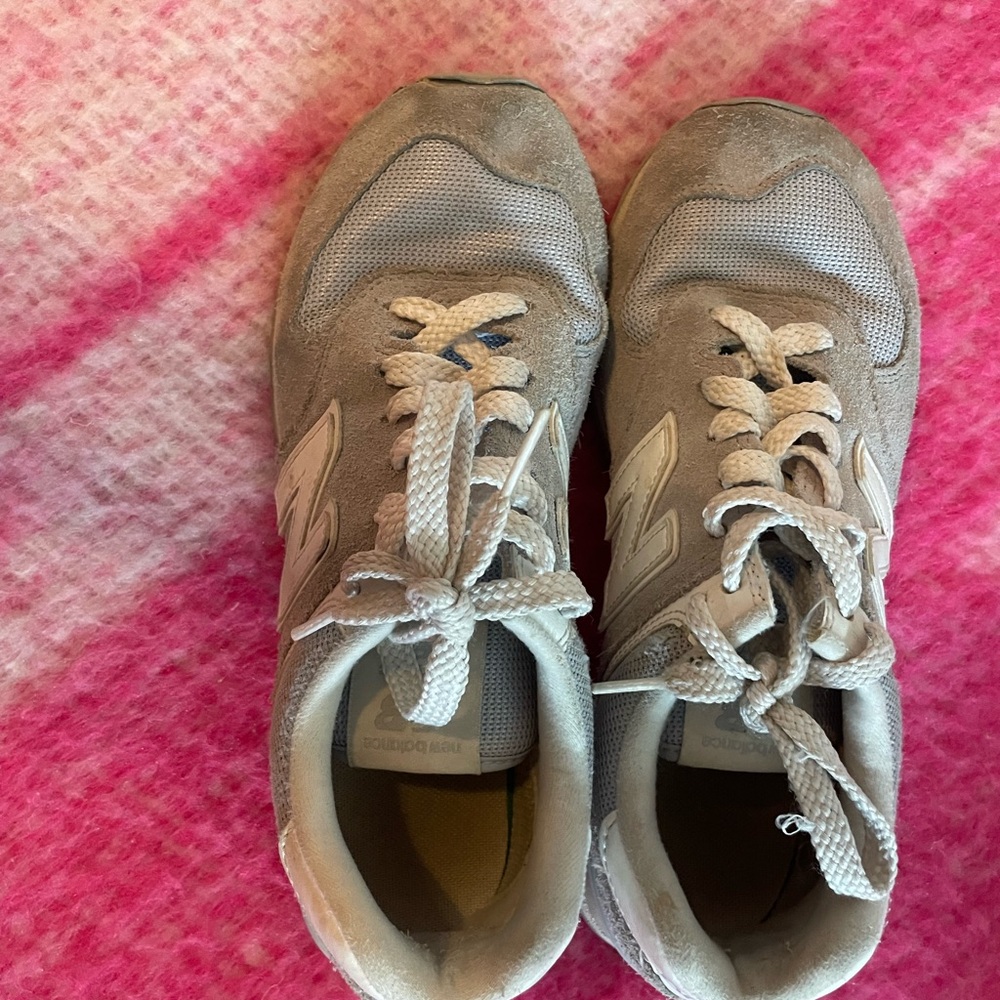 New balance sneakers - Picture 2 of 4